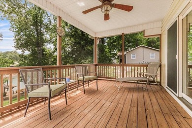 A gently sloping lot, exceptional water depth, and just minutes - photo 18