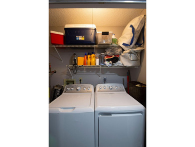 Beautifully renovated 2-bedroom, 2-bath end unit offering - photo 19