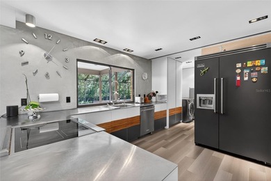 Renovated 4-bedroom, 5-bathroom pool home with 2,998 square feet - photo 21
