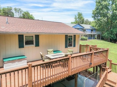 A gently sloping lot, exceptional water depth, and just minutes - photo 21