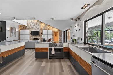 Renovated 4-bedroom, 5-bathroom pool home with 2,998 square feet - photo 22