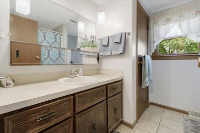 A gently sloping lot, exceptional water depth, and just minutes - photo 25