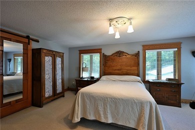 1 beautiful home + 3 cabins!! This one-of-a-kind property - photo 26