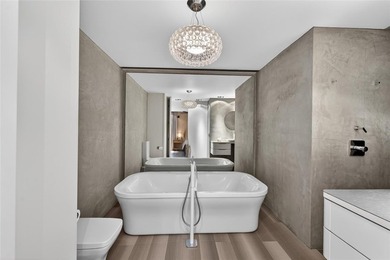 Renovated 4-bedroom, 5-bathroom pool home with 2,998 square feet - photo 29