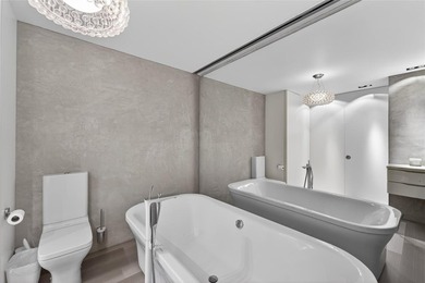 Renovated 4-bedroom, 5-bathroom pool home with 2,998 square feet - photo 30