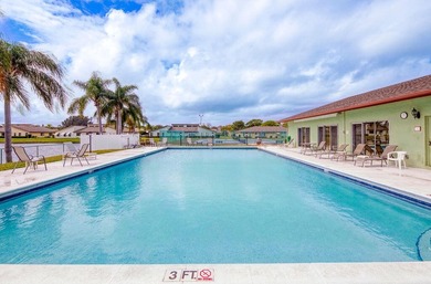 Beautifully renovated 2-bedroom, 2-bath end unit offering - photo 30