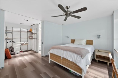 Renovated 4-bedroom, 5-bathroom pool home with 2,998 square feet - photo 34