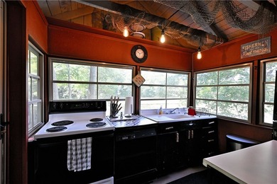 1 beautiful home + 3 cabins!! This one-of-a-kind property - photo 34