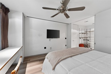 Renovated 4-bedroom, 5-bathroom pool home with 2,998 square feet - photo 35