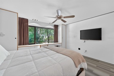 Renovated 4-bedroom, 5-bathroom pool home with 2,998 square feet - photo 36