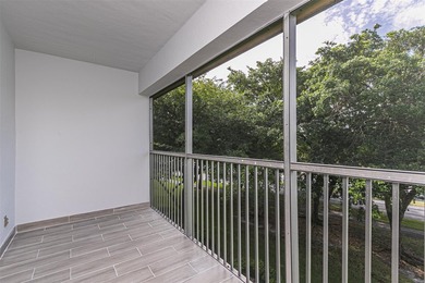 Updated 2 bedroom, 2 bath condo in Century Village in excellent - photo 36