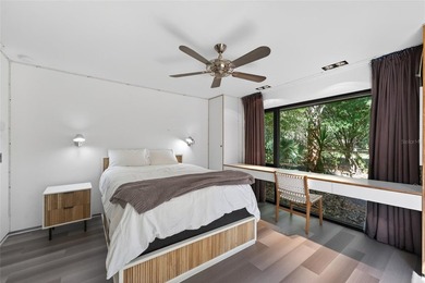 Renovated 4-bedroom, 5-bathroom pool home with 2,998 square feet - photo 40