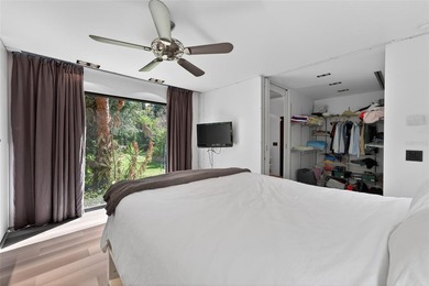 Renovated 4-bedroom, 5-bathroom pool home with 2,998 square feet - photo 42