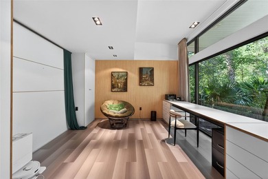 Renovated 4-bedroom, 5-bathroom pool home with 2,998 square feet - photo 44