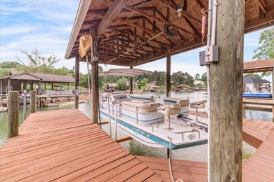 A gently sloping lot, exceptional water depth, and just minutes - photo 44