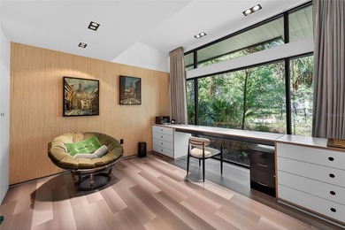 Renovated 4-bedroom, 5-bathroom pool home with 2,998 square feet - photo 45