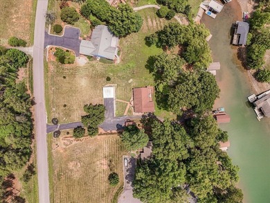 A gently sloping lot, exceptional water depth, and just minutes - photo 48