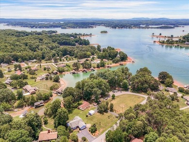 A gently sloping lot, exceptional water depth, and just minutes - photo 49