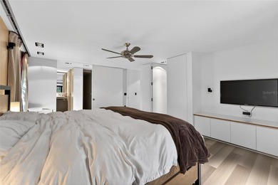 Renovated 4-bedroom, 5-bathroom pool home with 2,998 square feet - photo 50