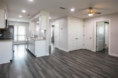Lake Condo For Sale in Gun Barrel City, Texas