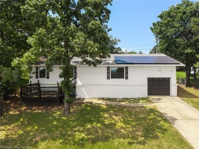 Nice home located on the beautiful, members-only Sebastian Lake - photo 1