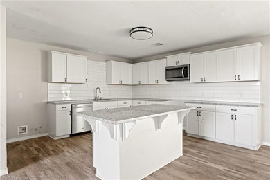 Nice home located on the beautiful, members-only Sebastian Lake - photo 7