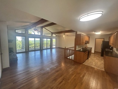 3 bd / 2 bath home. It has a circle drive with RV / boat parking - photo 13