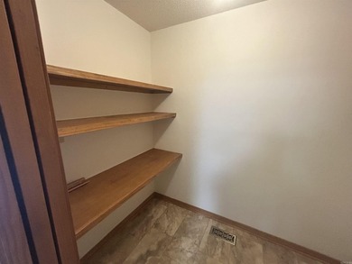 3 bd / 2 bath home. It has a circle drive with RV / boat parking - photo 18