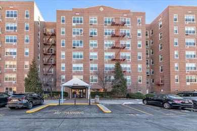 Prime ground-floor medical (Podiatry) office located within a - photo 1
