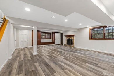 Gorgeous, Colonial style home with 4-bedrooms, 4.5 bathrooms - photo 23