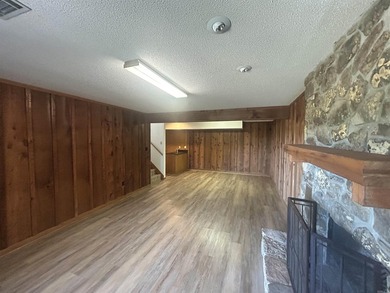 3 bd / 2 bath home. It has a circle drive with RV / boat parking - photo 24