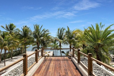 Architectural Polynesian-Inspired Waterfront Retreat in Key - photo 24