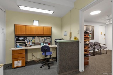 Prime ground-floor medical (Podiatry) office located within a - photo 4