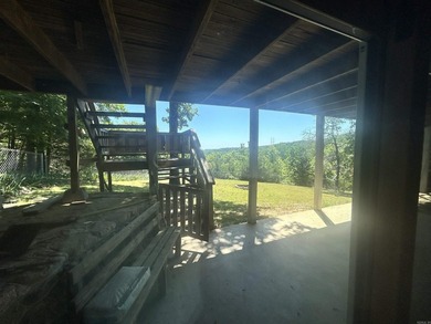 3 bd / 2 bath home. It has a circle drive with RV / boat parking - photo 25