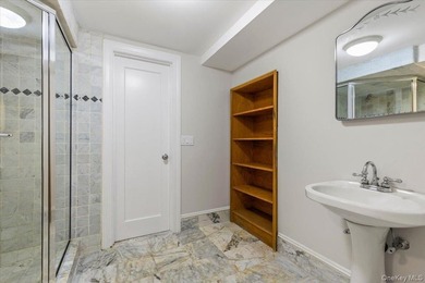 Gorgeous, Colonial style home with 4-bedrooms, 4.5 bathrooms - photo 26