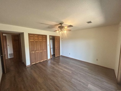 3 bd / 2 bath home. It has a circle drive with RV / boat parking - photo 28