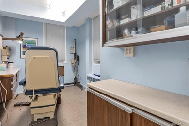 Prime ground-floor medical (Podiatry) office located within a - photo 9