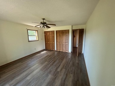 3 bd / 2 bath home. It has a circle drive with RV / boat parking - photo 30
