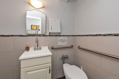 Prime ground-floor medical (Podiatry) office located within a - photo 10