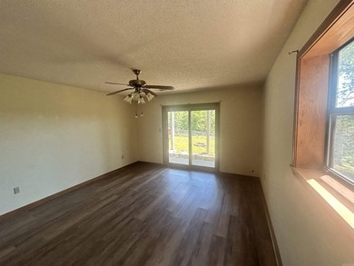 3 bd / 2 bath home. It has a circle drive with RV / boat parking - photo 31