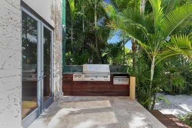 Architectural Polynesian-Inspired Waterfront Retreat in Key - photo 39
