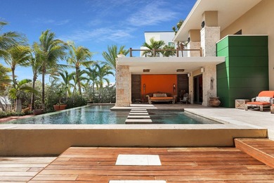 Architectural Polynesian-Inspired Waterfront Retreat in Key - photo 42