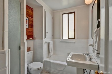 Move-in ready VACANT duplex in the highly desirable Central - photo 26