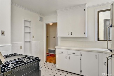 Move-in ready VACANT duplex in the highly desirable Central - photo 41