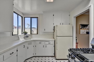 Move-in ready VACANT duplex in the highly desirable Central - photo 42