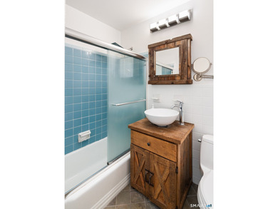 Welcome home to this charming co-op offering the perfect blend - photo 8