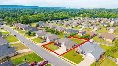 Welcome home to this charming and well-maintained 3 bedroom, 2 - photo 33