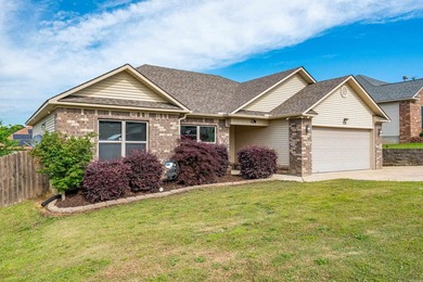 Welcome home to this charming and well-maintained 3 bedroom, 2 - photo 36