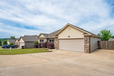 Welcome home to this charming and well-maintained 3 bedroom, 2 - photo 38
