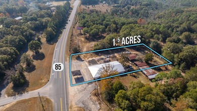 Great Investment Opportunity! This versatile commercial building - photo 3